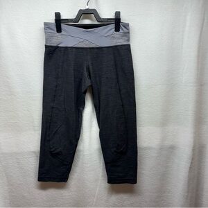 Lululemon Athletica Black and Gray‎ Capris